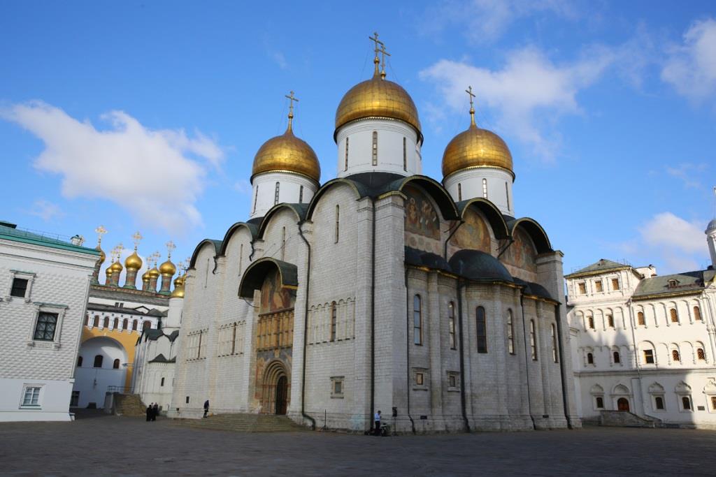 Божественная литургия в Патриаршем Успенском соборе Московского Кремля