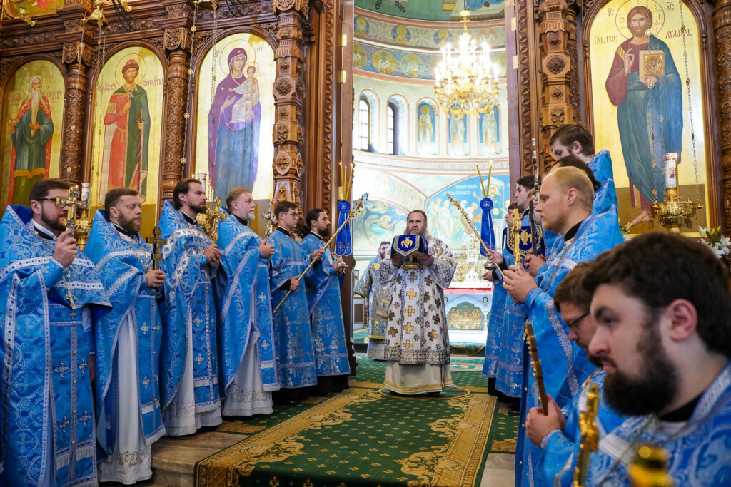 Молебен на начало учебного года и открытие мемориальной доски